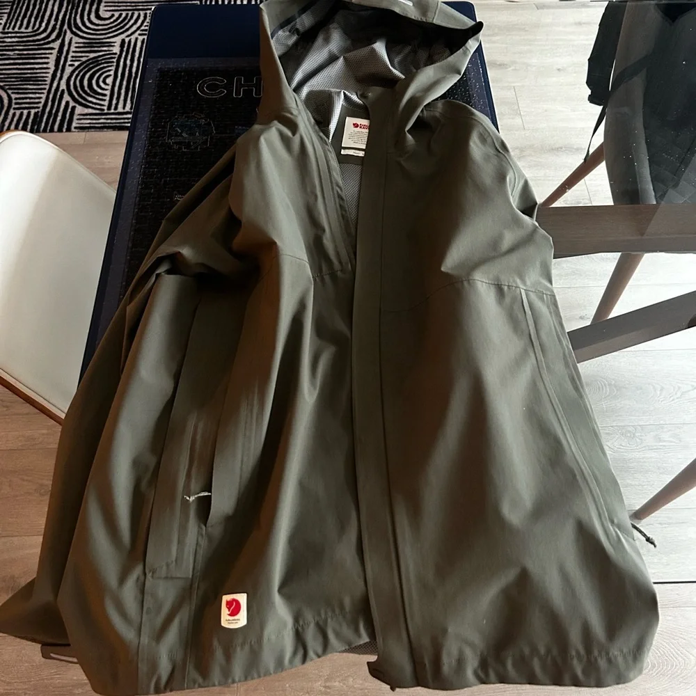 Fjallraven HC Hydratic Trail Jacket - Men's jacket Color: Laurel Green - Picture 2 of 4